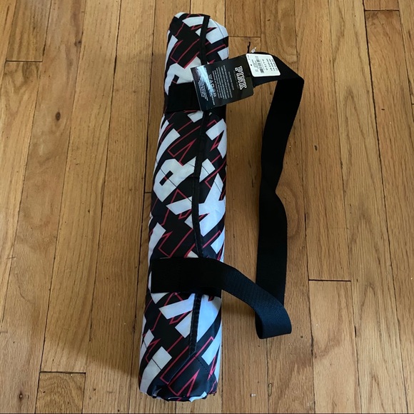 NEW PACKABLE BLANKET FOR BEACH OF PICNIC BY PINK - Picture 4 of 5